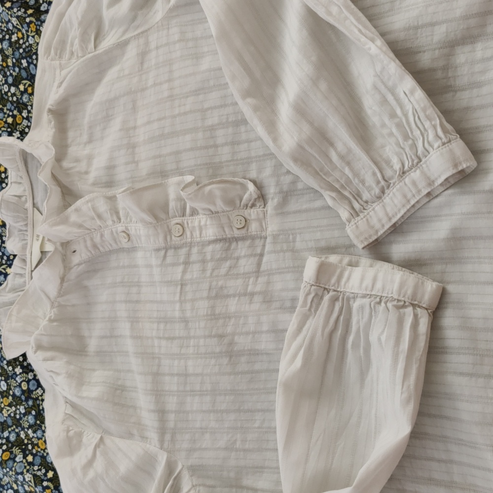 Chic White Blouse with Ruffles - Picture 7 of 9
